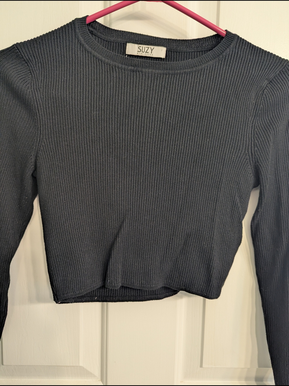 Suzy Shier Charcoal Ribbed Long-Sleeve Crop Top